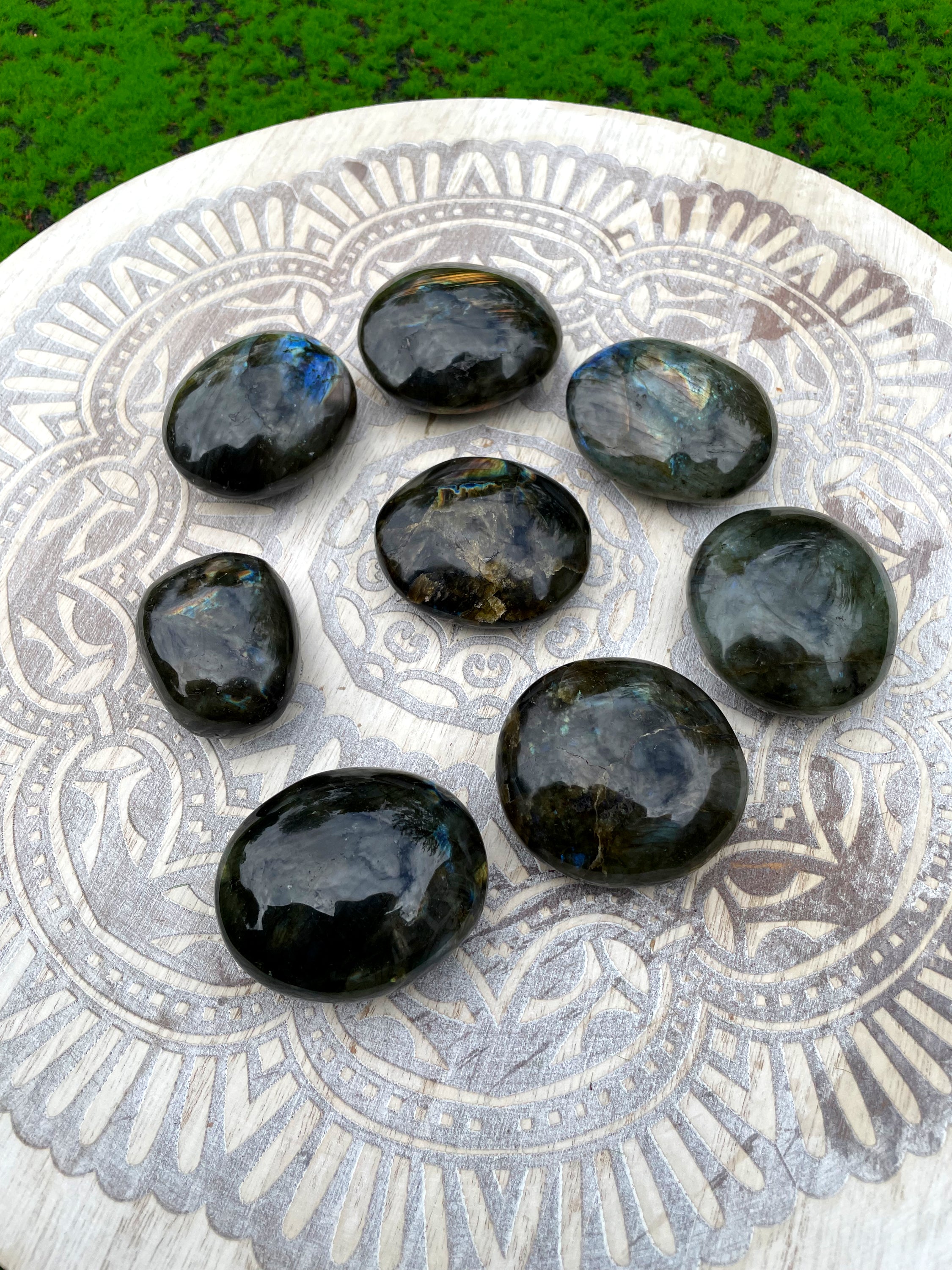 Labradorite Palmstone image 0