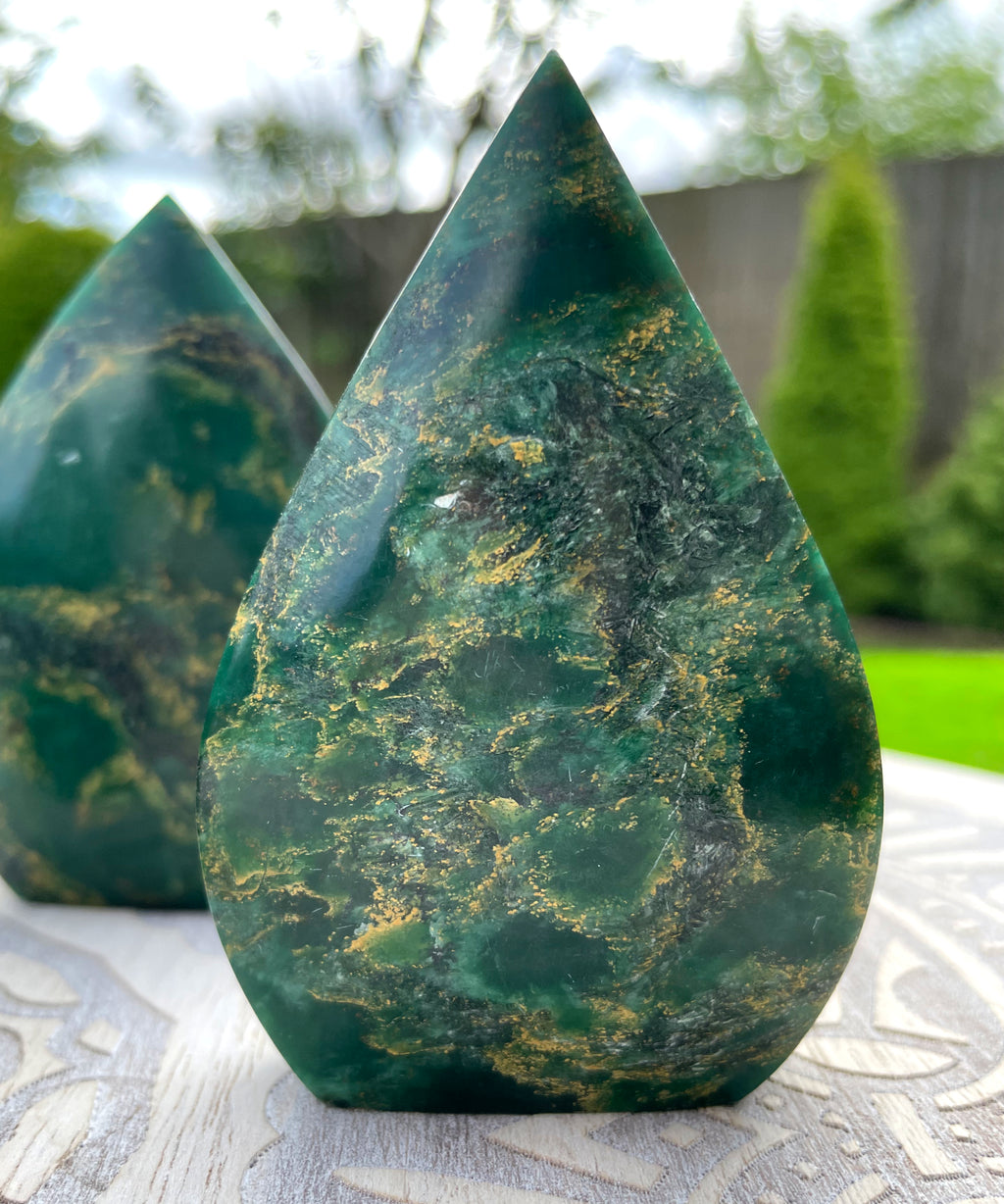 Green Mica Arrow Head Freeform image 2