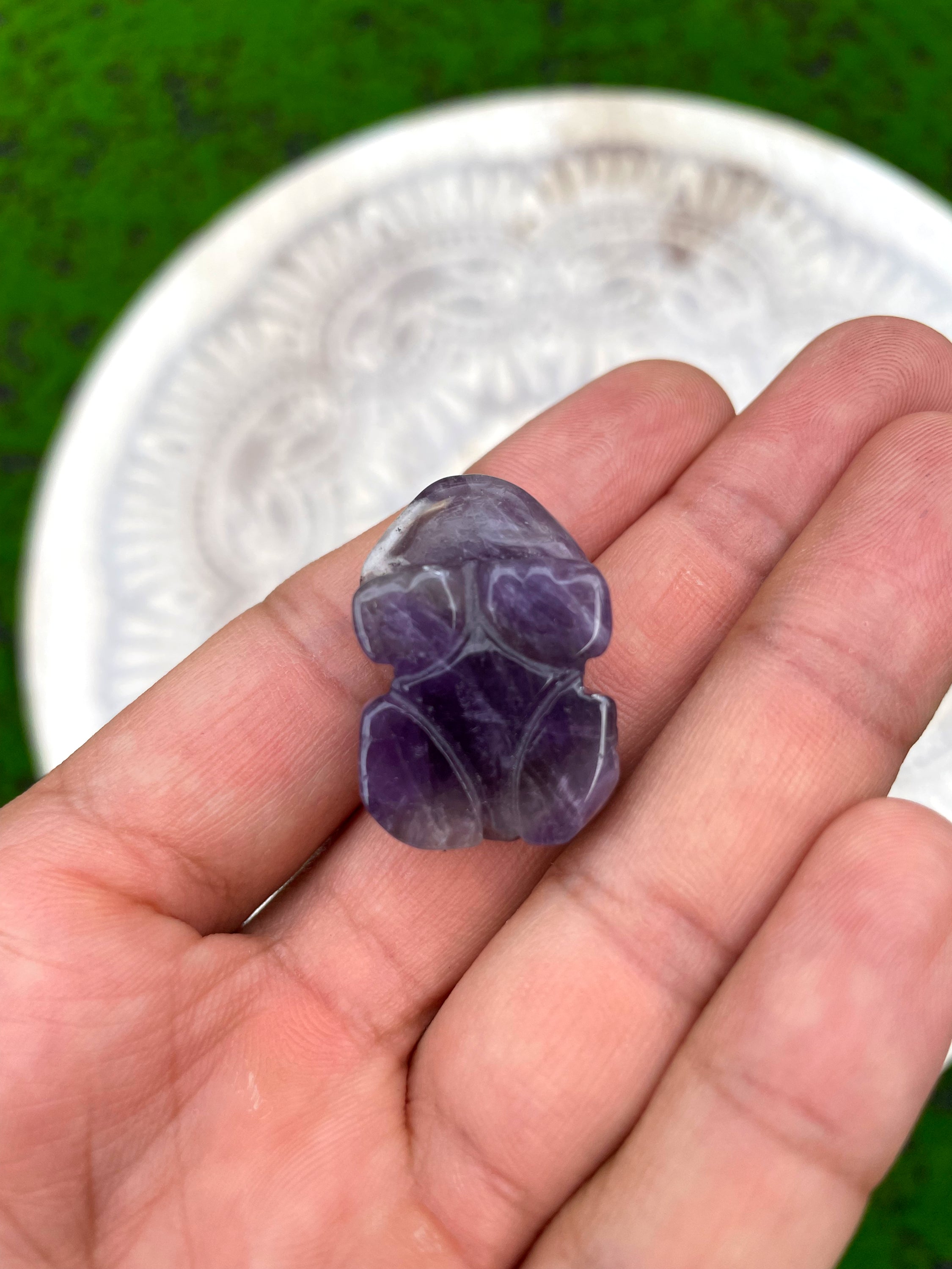 Amethyst Frog Carving image 3