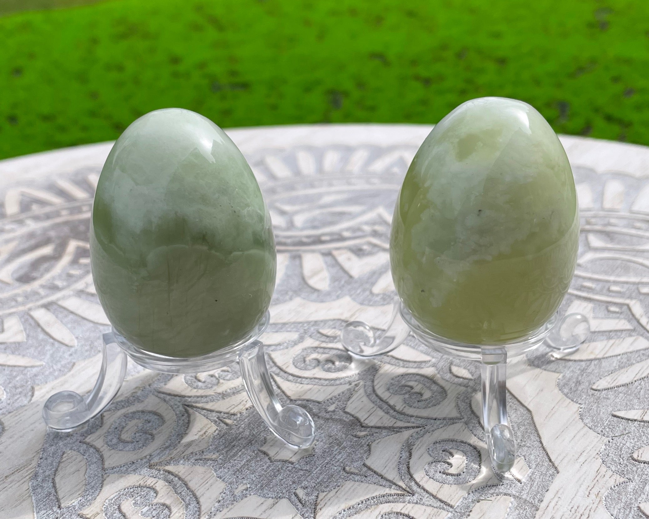 Serpentine/New Jade Egg Carving image 0