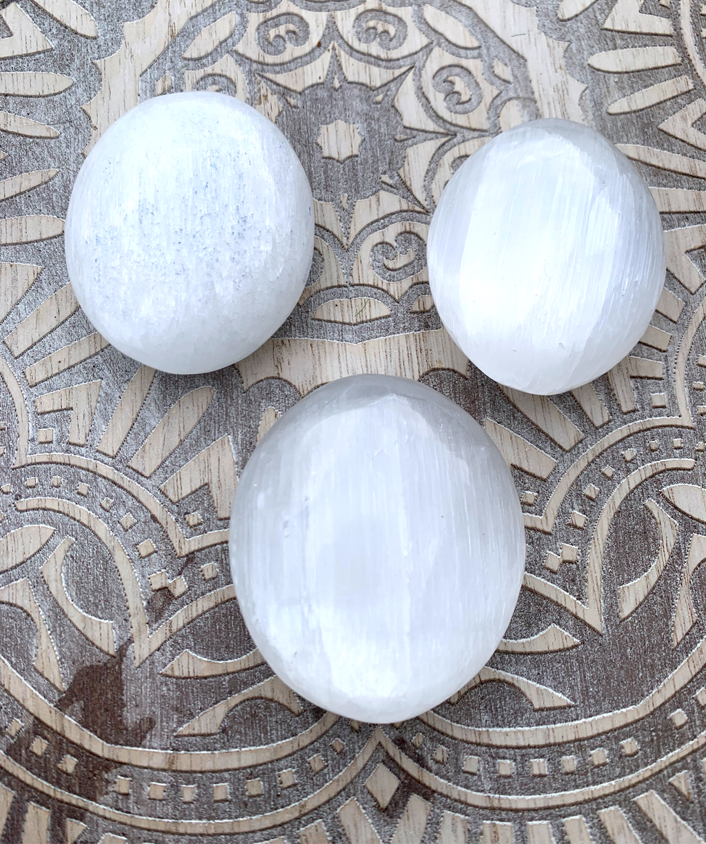 Selenite Palmstone image 0