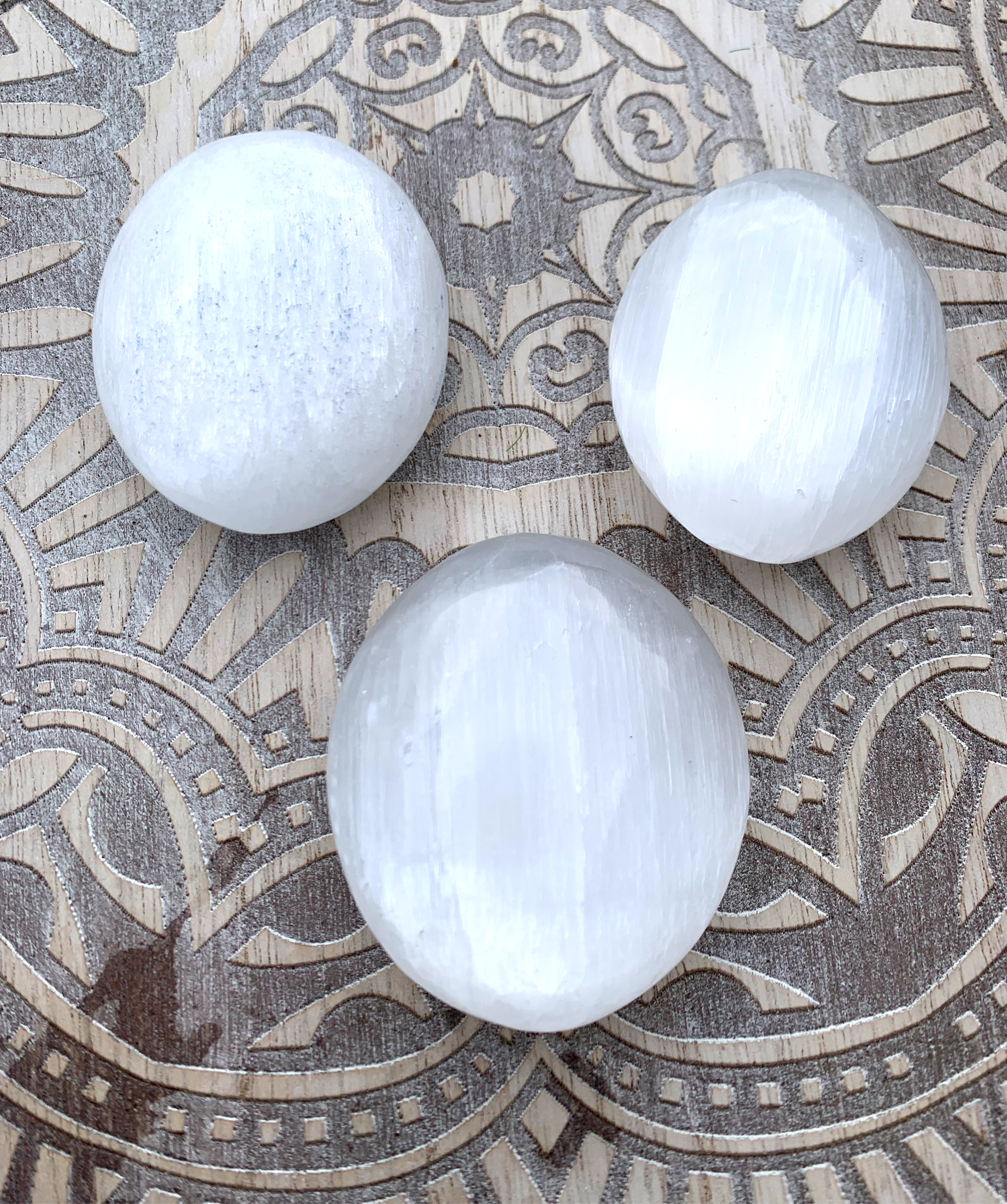 Selenite Palmstone image 0