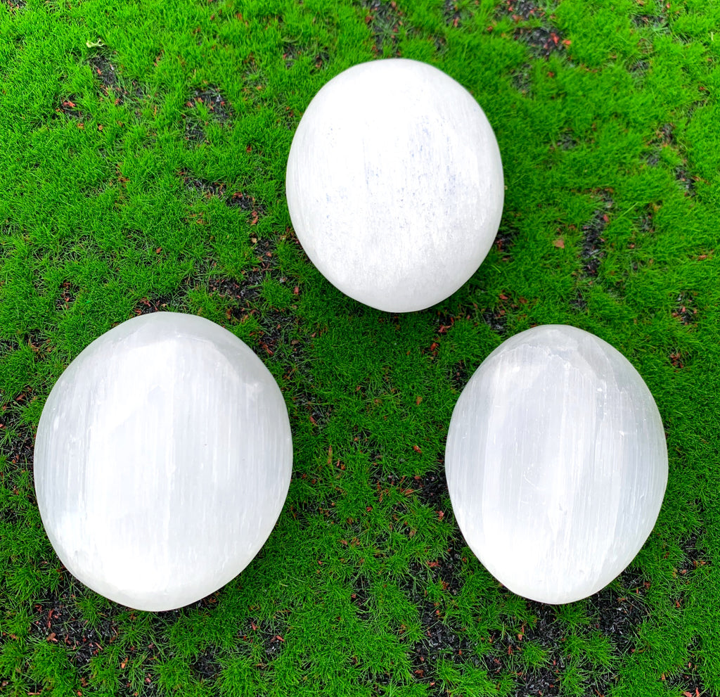 Selenite Palmstone image 1